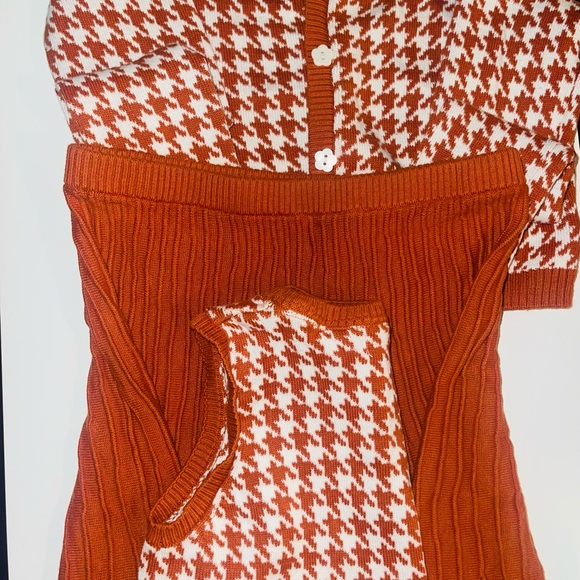 Beautiful 3 piece set, perfect for fall/winter. - Picture 6 of 6